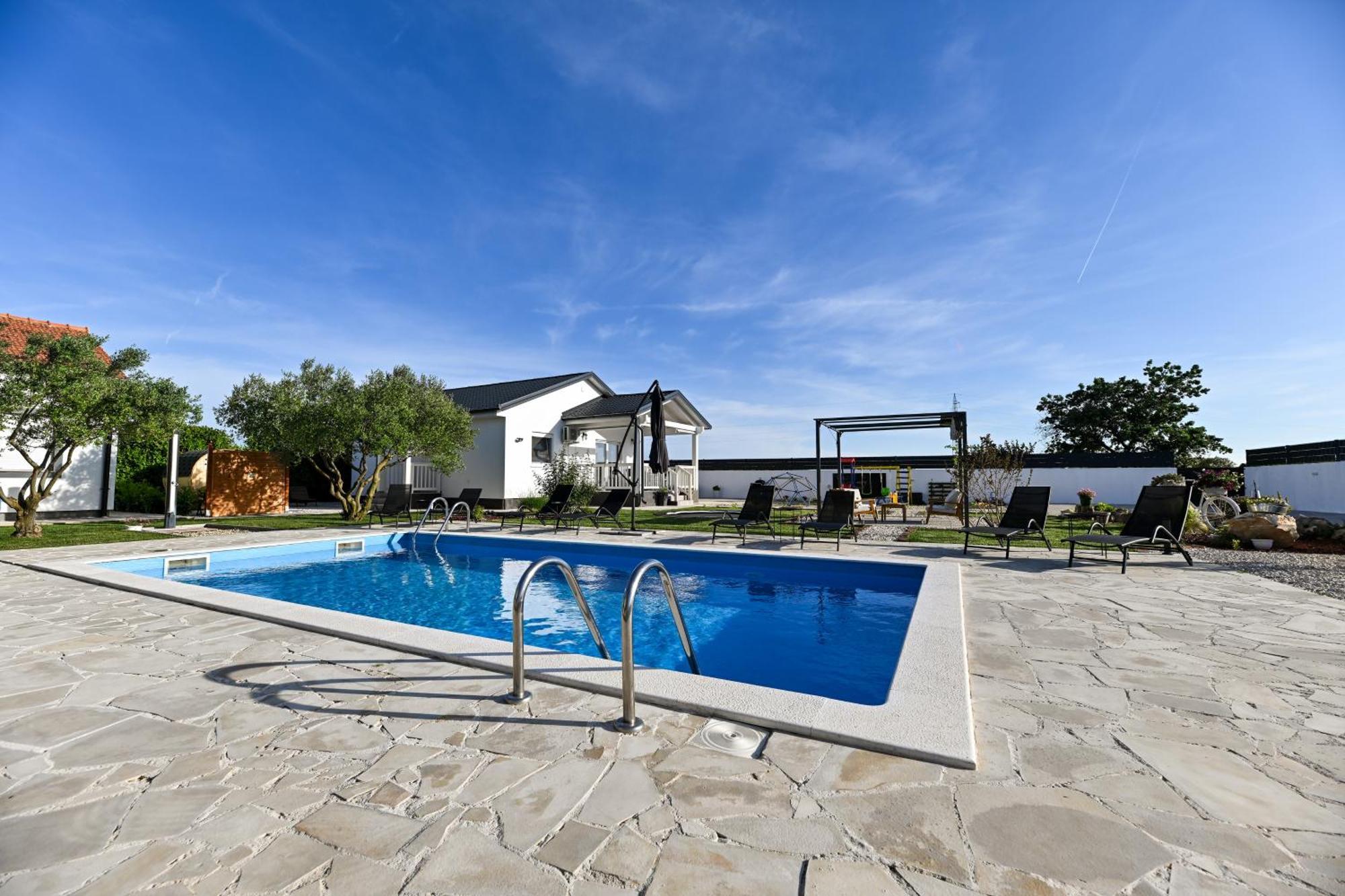 Holiday Home Aprilis With Pool, Jacuzzi And Sauna Galovac  Ngoại thất bức ảnh