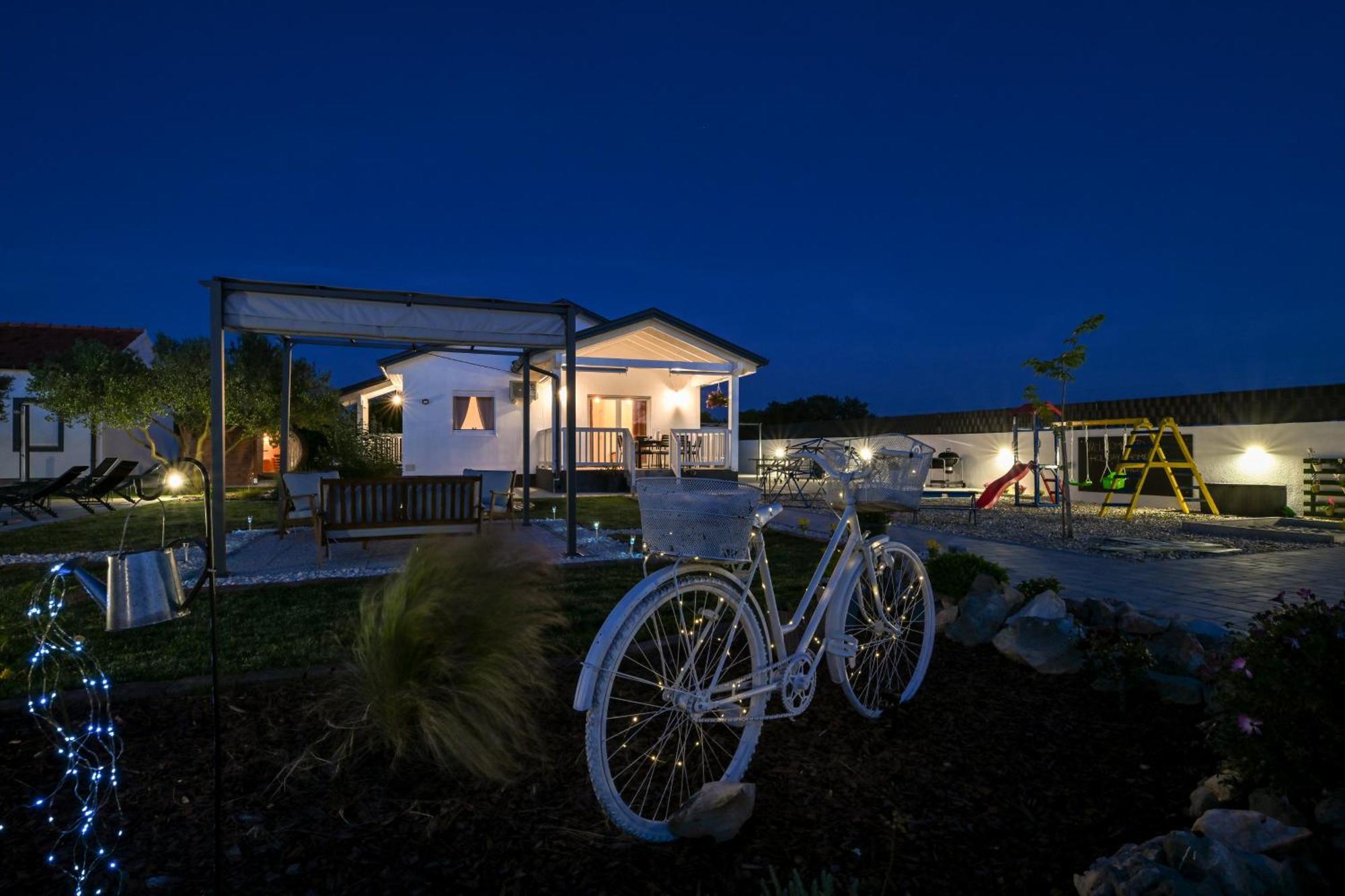 Holiday Home Aprilis With Pool, Jacuzzi And Sauna Galovac  Ngoại thất bức ảnh
