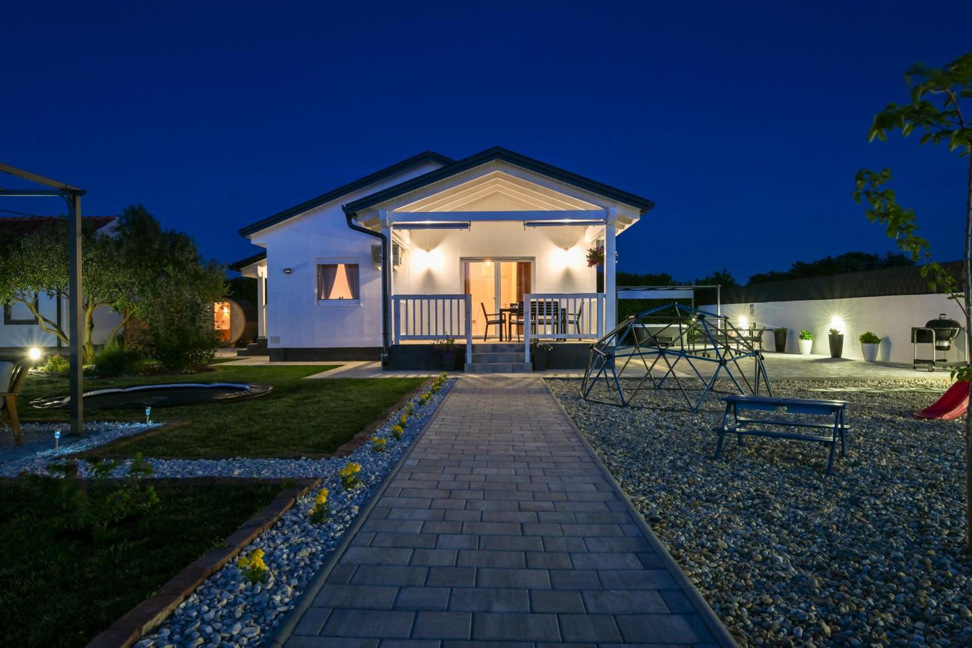 Holiday Home Aprilis With Pool, Jacuzzi And Sauna Galovac  Ngoại thất bức ảnh